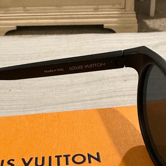 Louis Vuitton Waimea Round Sunglasses - Picture 3 of 11